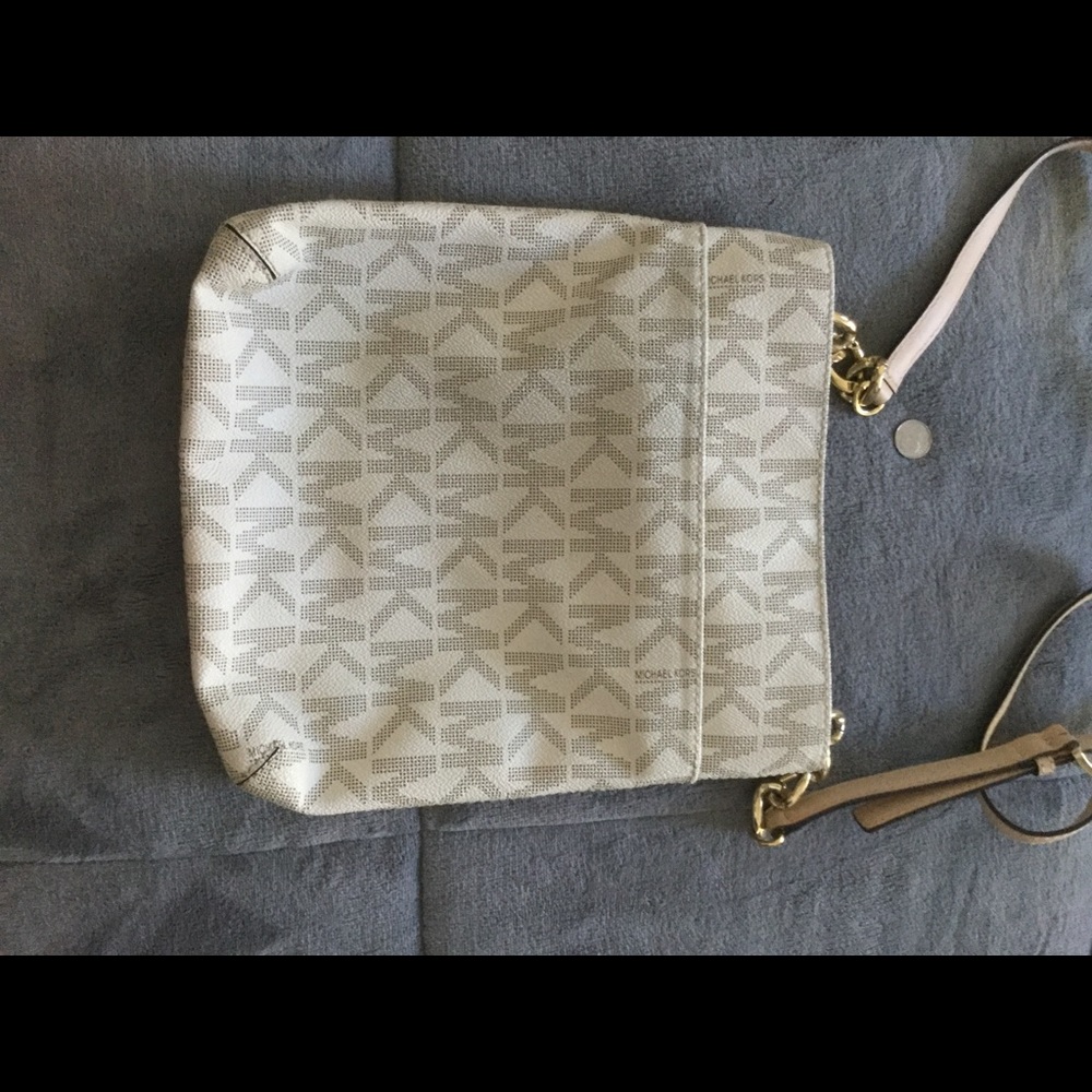 🌺SOLD🌺Michael Kors Crossbody Leather Bag - Picture 3 of 5